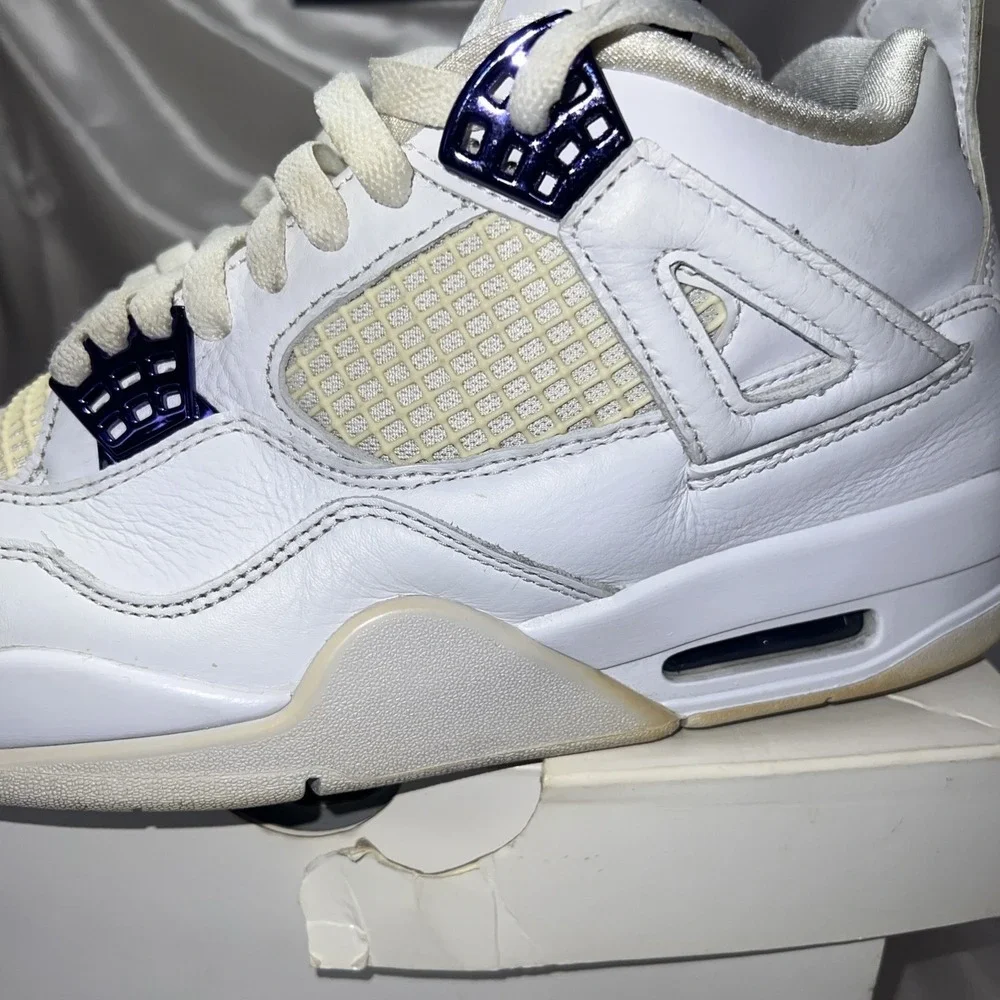 Jordan 4 Retro Mid Purple Metallic Size 8.5 White/Court Purple |‎ CT8527-115